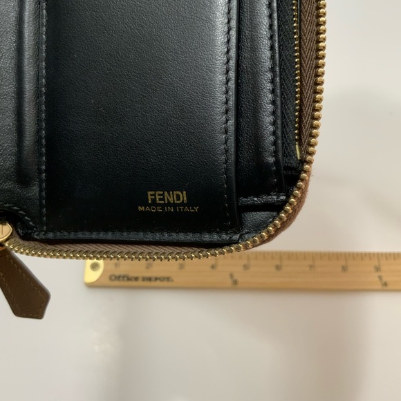 FENDI Bifold Wallet Visor
Way Leather Brown Women's
8M0401-6GM - Picture 14 of 16